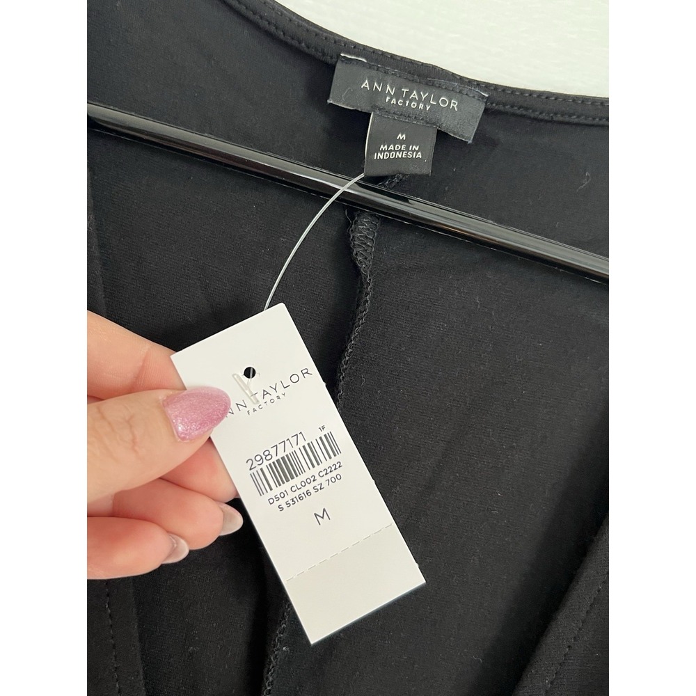 Ann Taylor Black Wrap Top Sz M Modern Chic Sleeveless V-Neck Ring Detail Blouse - Picture 4 of 7